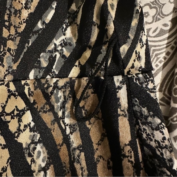 Dressbarn Women’s 16 Tiger Nature Print Scoop Neck Short Sleeve Midi Dress - Picture 7 of 11